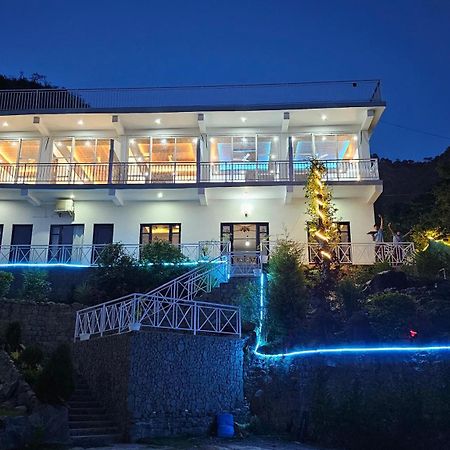 卡绍利 On The Rocks酒店 外观 照片